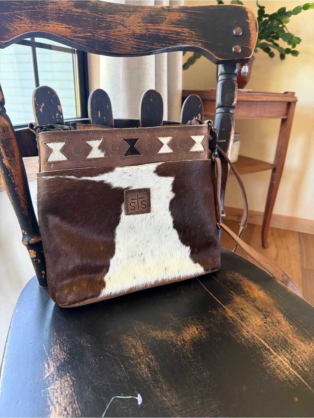 STS Ranchwear Brown and White Hair-on-Hide Crossbody Bag - Picture 3 of 8